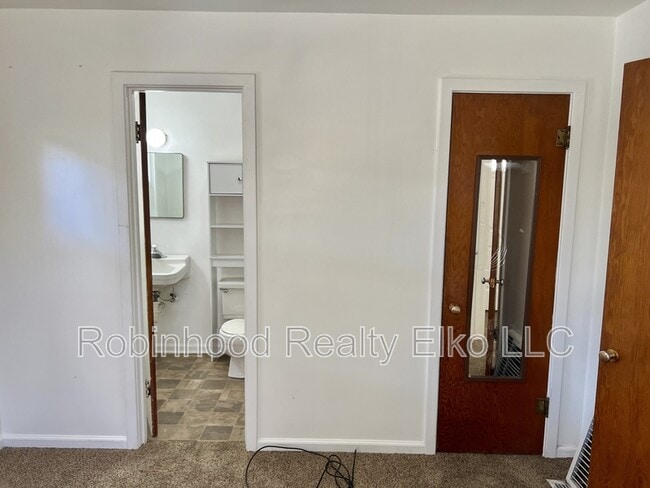 Building Photo - 140 1/2 West Court Street