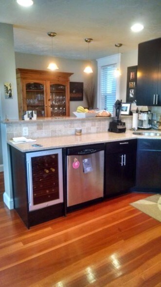 Building Photo - 211 W 8th St