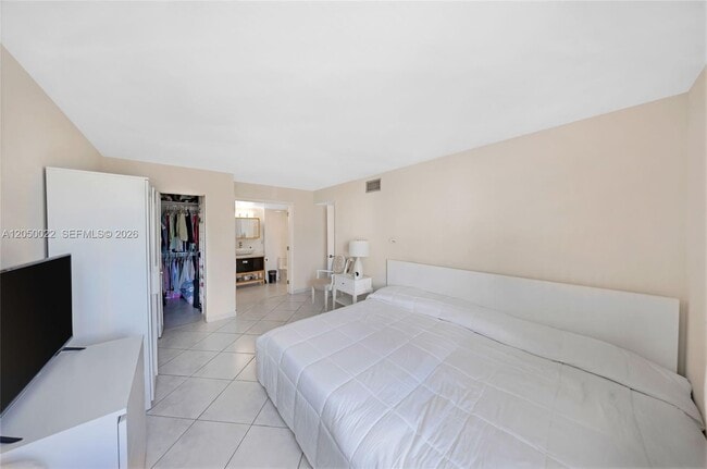 Building Photo - 250 180th Dr