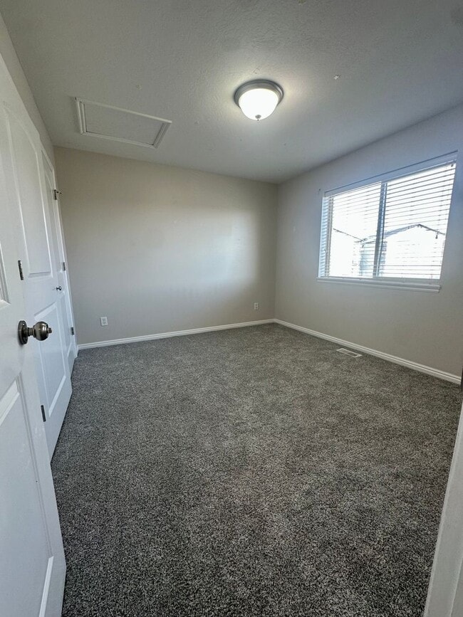 Building Photo - 2-Bedroom Townhome with Central AC and Covered Parking