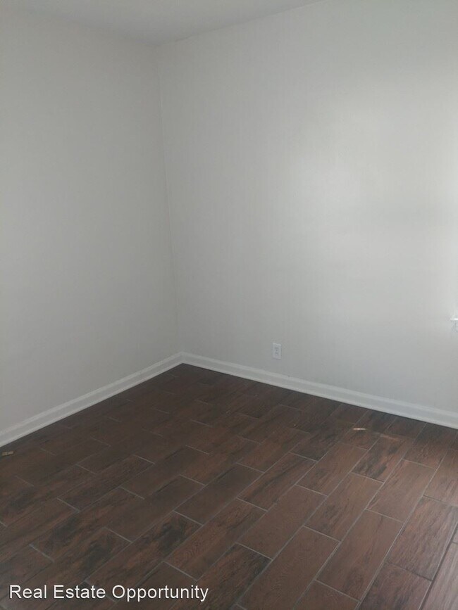 Building Photo - 2 br, 1 bath House - 664 Whitethorne Ave