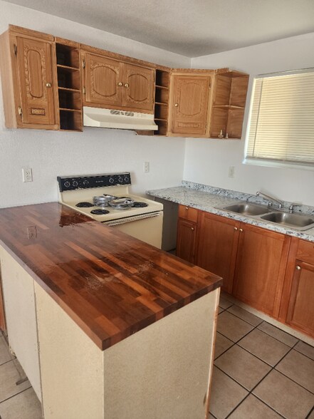 Building Photo - 7375 N Loop Dr