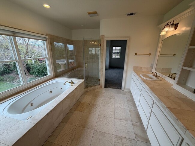 Building Photo - Beautiful 4BD/3.5BA Private Luxury Single-Family Home in Prestigious Ruby Hills Community in Plea...