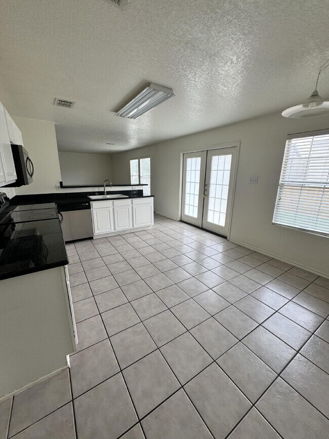Building Photo - Beautiful home located in the desirable Ga...