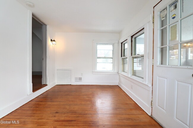 Building Photo - 442 Plymouth Ave