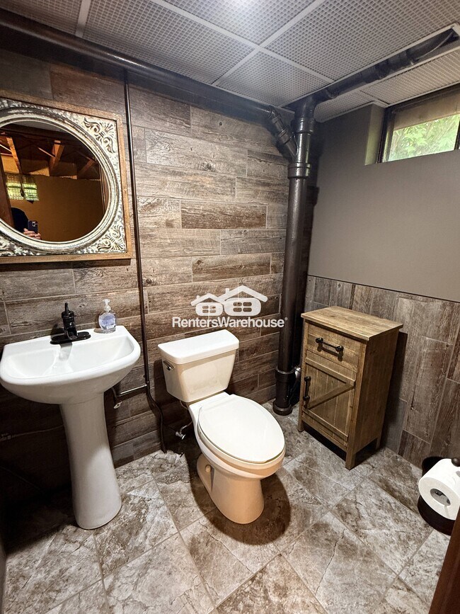 Building Photo - 840 Park Ave