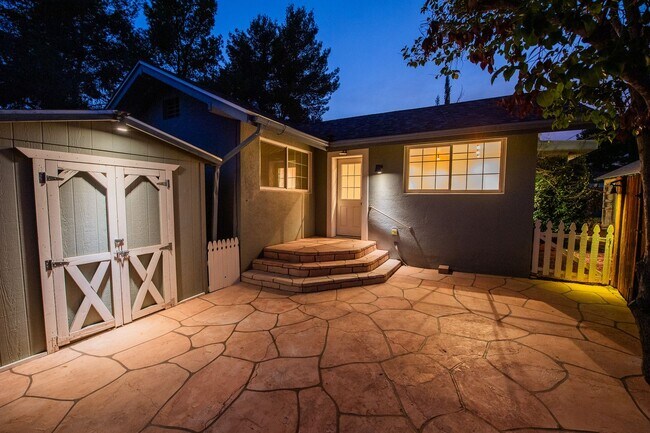 Building Photo - 111 Sunset Blvd