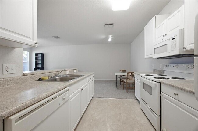 Building Photo - 4008 Hemingway Cir