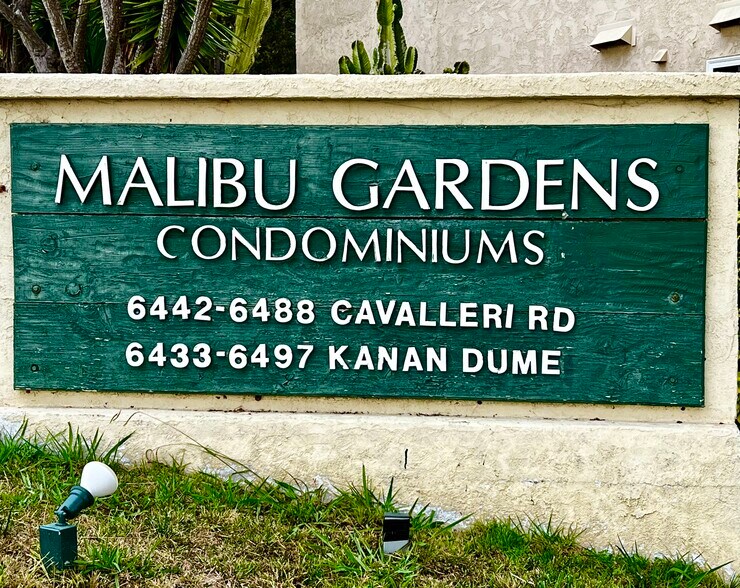 Building Photo - 6467 Kanan Dume Rd