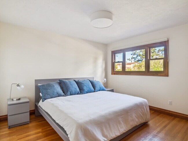 Building Photo - 751 Toyon Dr