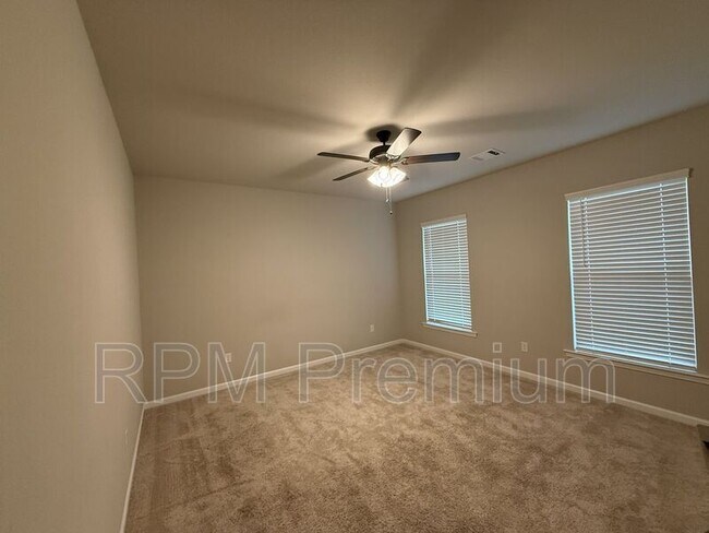 Building Photo - 39500 Ridgeland Dr