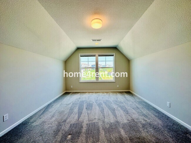 Building Photo - Exceptional Olathe Home in the Cedar Creek Subdivision w/ Wood Floors and a Finished Basment!