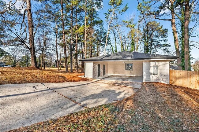 Building Photo - 4 Bed, 3 Bath in Decatur!