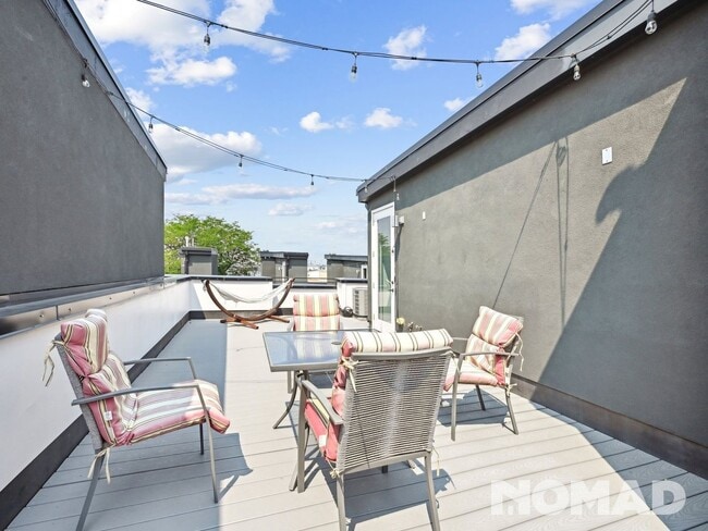 Building Photo - 3039 W 19th Ave