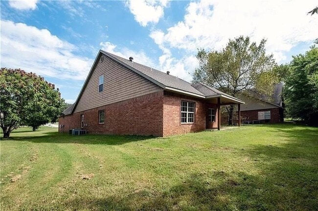 Building Photo - 1834 W Creekmore Dr