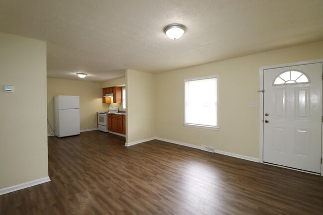 Building Photo - 319 Edgewood Dr
