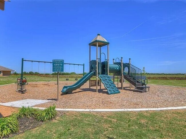 Building Photo - 320 Wirecrested Dr