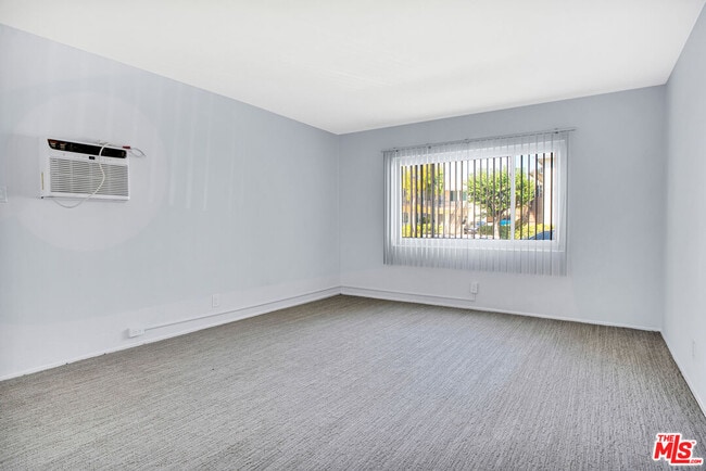 Building Photo - 176 W Elmwood Ave