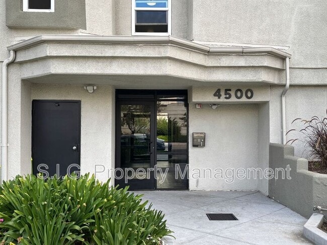 Building Photo - 4500 Laurel Canyon Blvd