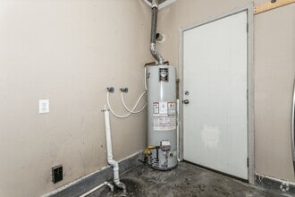 Building Photo - Updated 1 bed 1 bath duplex
