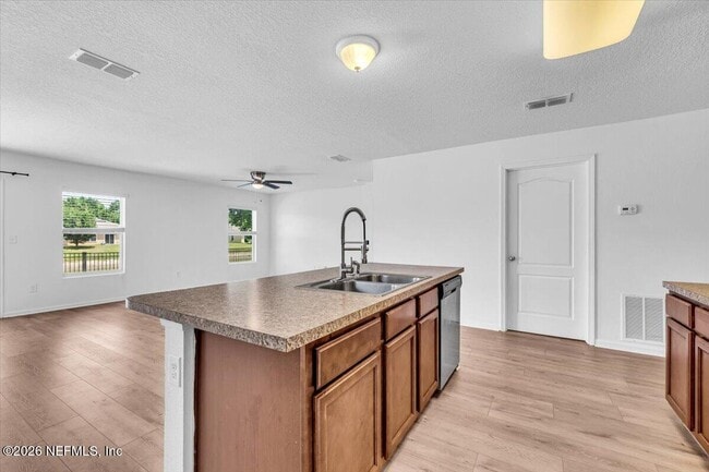 Building Photo - 10281 Magnolia Hills Dr