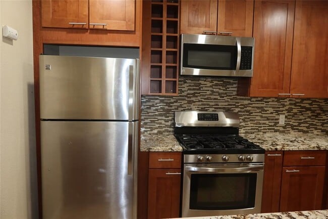 Building Photo - 3000 S 1st St