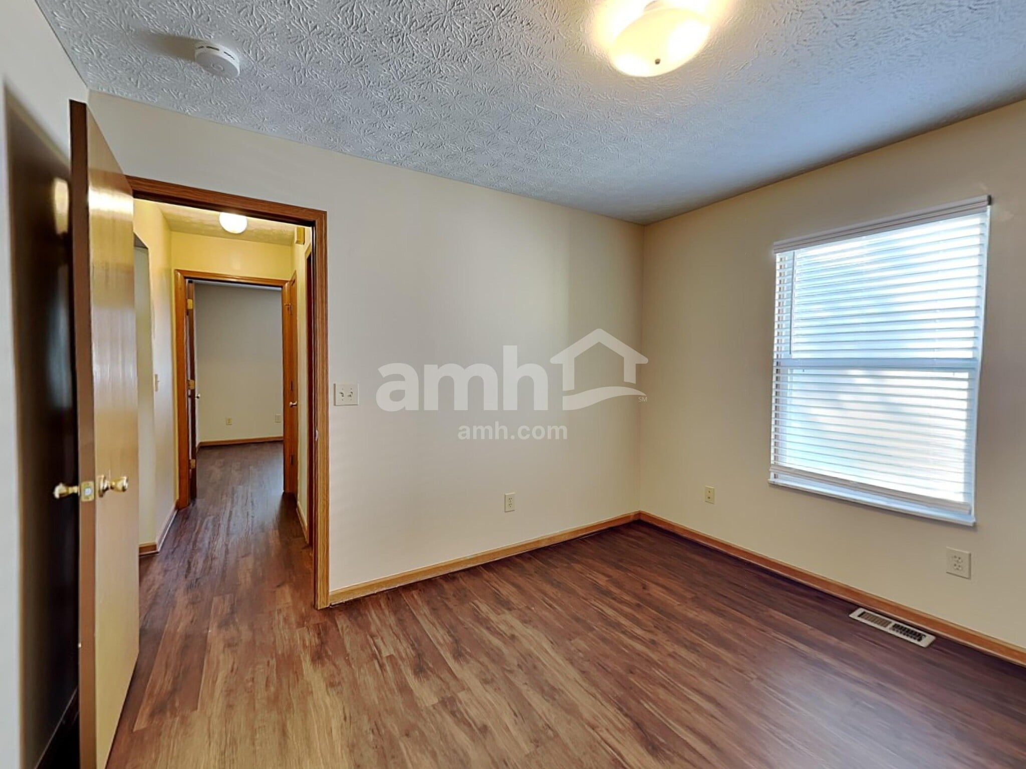 Building Photo - 1960 Queens Meadow Ln