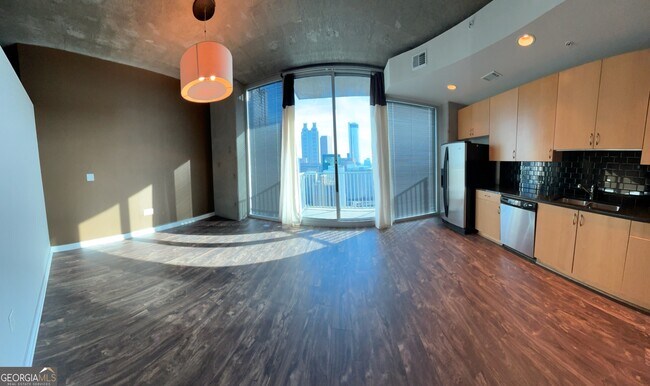 Building Photo - 400 W Peachtree St NW