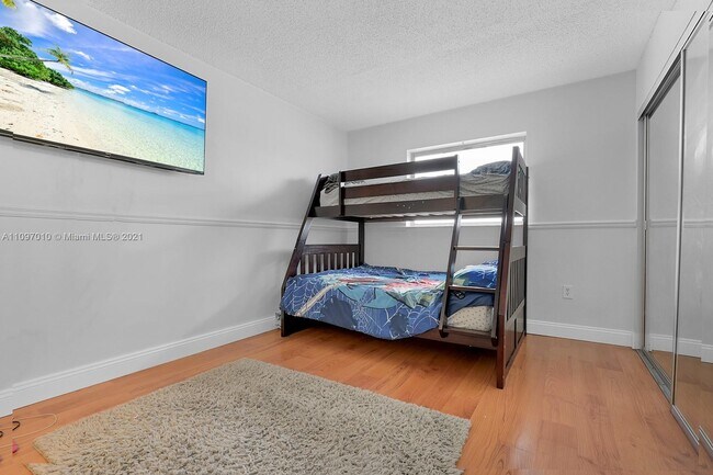 Building Photo - 1555 W 44th Pl