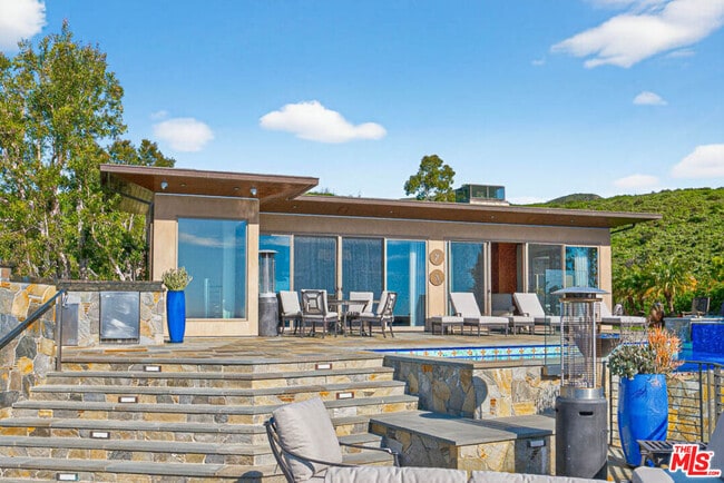 Building Photo - 1120 El Medio Ave