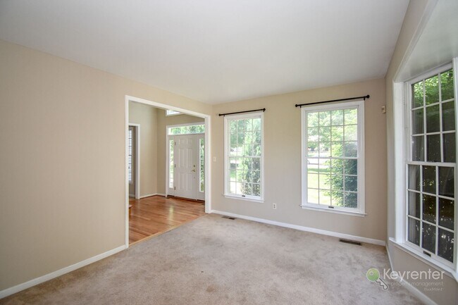 Building Photo - 5474 Grandview Ln