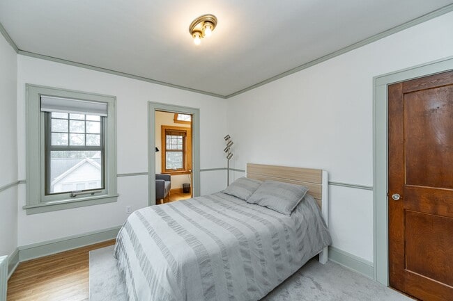 Building Photo - 3 Bed, 1.5 Bath Home for Rent – Historic S...