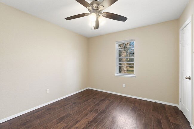 Building Photo - 909 Essex St