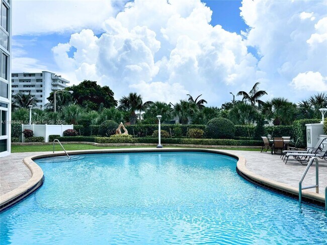 Building Photo - 2715 N Ocean Blvd