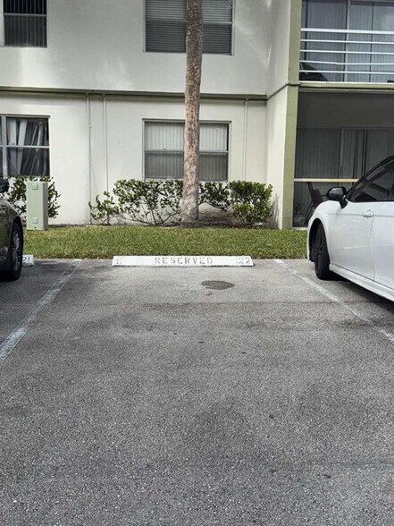 Building Photo - 4235 N University Dr