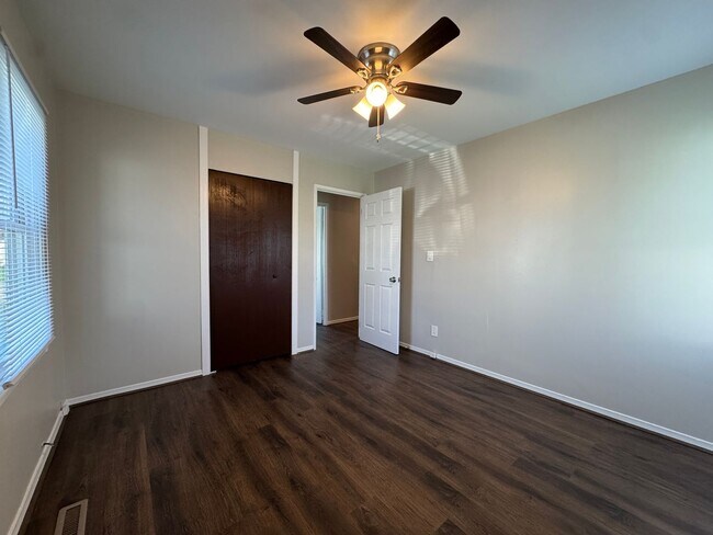 Building Photo - Updated 3 Bedroom in Southwood Neighborhood.