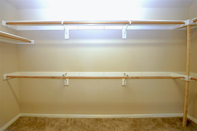 Building Photo - 2002 Singing Hls