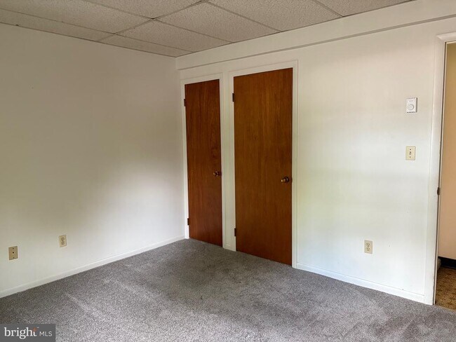 Building Photo - 56 Pineside Dr
