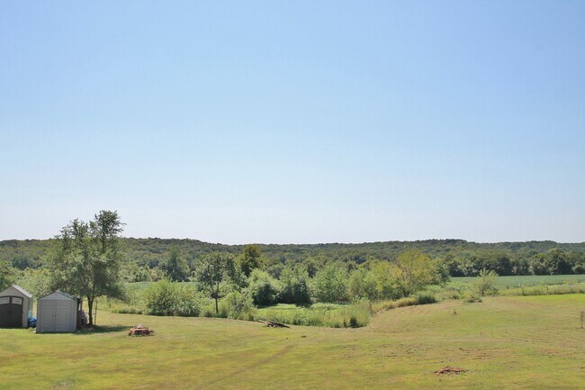 Building Photo - New price! Enjoy country living and seclus...