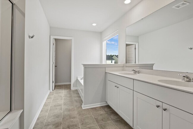 Building Photo - 3 Bedroom, 2.5 Bathroom Home in Summers Corner - Summerville