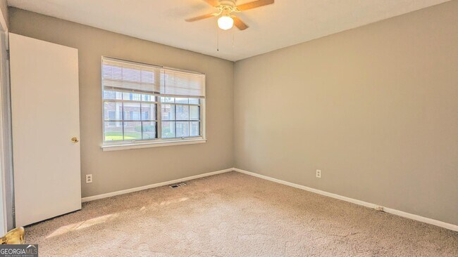 Building Photo - 1235 Riverside Dr