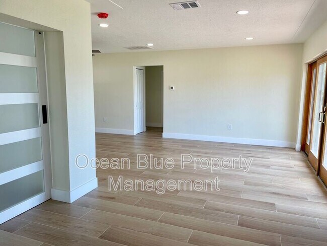 Building Photo - 724 Sunset Cove