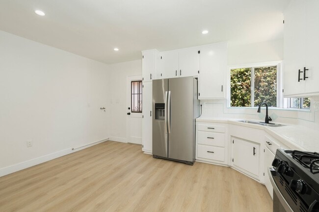 Interior Photo - 15301 Eastwood Ave