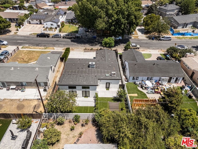 Building Photo - 7933 Zelzah Ave