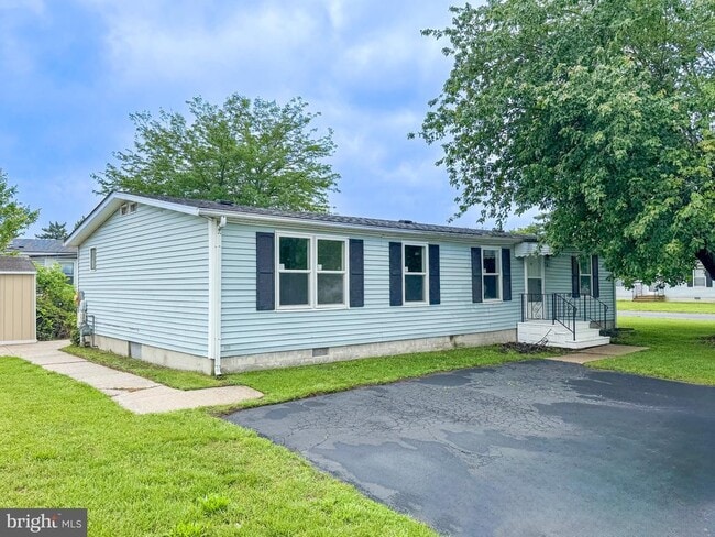 Primary Photo - 4 Welch Dr