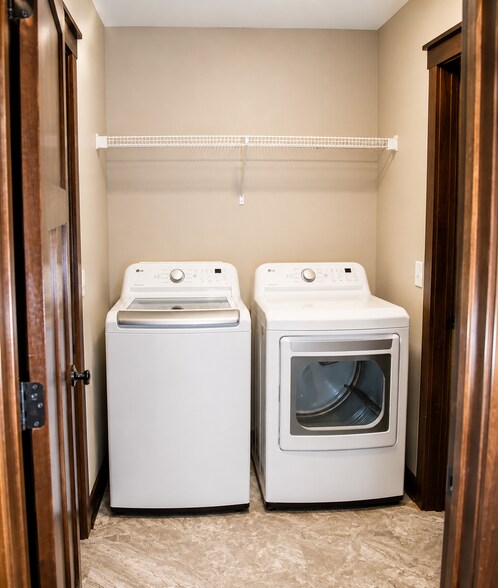 Building Photo - 3428 Riverview Dr