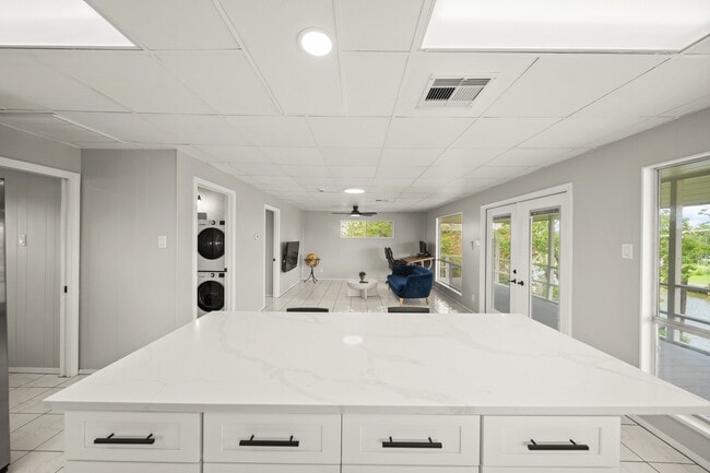 Building Photo - 1031 Star Dr