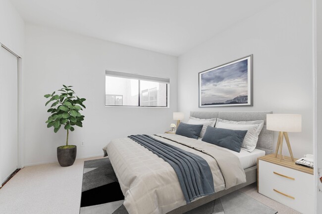 Building Photo - 832 Palm Ave