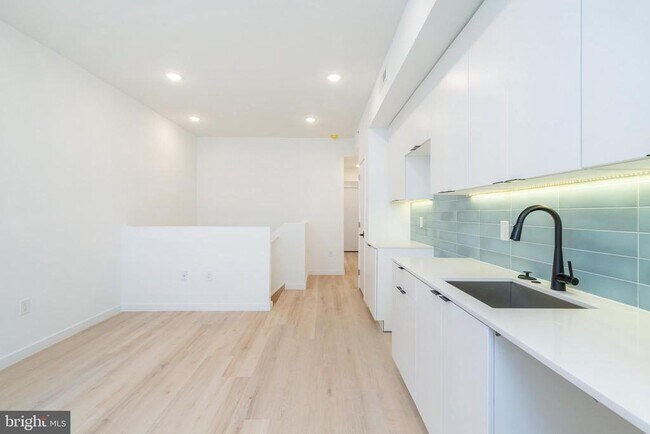 Building Photo - 2721 N Howard St