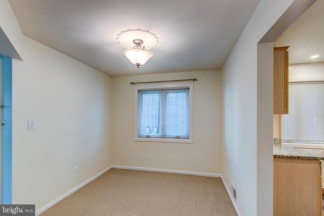 Building Photo - 926 N Edgewood St